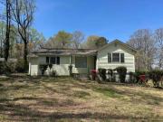 3 Br, 2 bath, Single Family 2645 Fairburn Rd