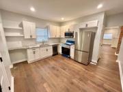 3 Br, 2 bath, Townhouse/Brownstone/RowHouse 211 Hawkes Ave