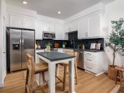 3 Br, 2 bath, Townhouse/Brownstone/RowHouse 2451 Mason Dr