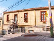 3 CASAS EN UN EDIFICIO EN LAS FALDAS DEL CERRO LA CRUZ