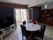 3 DE FEBRERO 900 piso al frente 2 dormitorios. Balcón