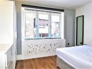 3 double bedroom flat on near tube stations