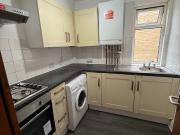 3 Double Rooms in Spacious Flat – Manor house