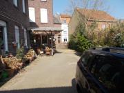 3 Familienhaus mit 2 Garagen und Photovoltaikanlage