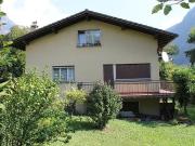3 Familienhaus mit Garten und Parktplätzen / 3...