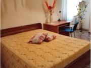 3 grandi stanze per studentesse universitarie