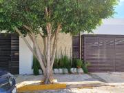 3 habitaciones un piso, amueblada casa en renta con piscina