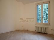 3 Locali via Altaguardia 2.500€