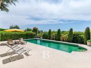 3 mn de Mougins Magnifique villa familiale vue mer au calme