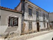 3 Moradias para recuperar no centro de Lagoa