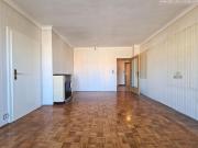 3.OG: Sanierungsbedürftige 2 Zimmer Wohnung mit großer...