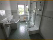 3 Raum Wohnung mit Südbalkon und Bade mit Dusche/Wanne...