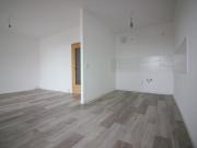 3 Raumwohnung mit Wanne und Balkon