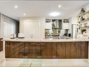 Stylish and Luxurious Family Home!