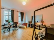 3 Room Altbau home located in Moabit with lots of light,...