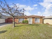 3 room house to let in 501 Sutton Street, Sebastopol