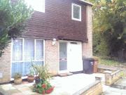 3 room house to let in Far Meadow Court, Thorplands,...
