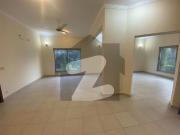 3 side corner single belt near park and gallery bahria...