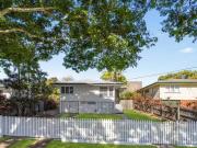 3 Silverstone Street, HOLLAND PARK WEST, QLD 4121 House for.