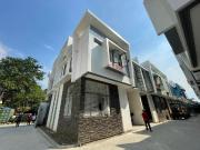3 Storey Townhouse For Sale in EDSA MUNOZ TOWNHOUSE,...