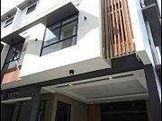 3 Storey Townhouse for sale in EDSA Muñoz Congressional...