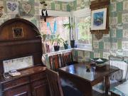 3 story 2 bed house to rent