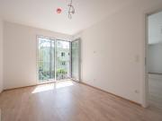 3 Zi. Erstbezugswohnung mit Süd Balkon in Grünlage Villa...