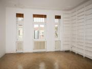 3 ZIMMER ALTBAU MIT BALKON SANIERUNGSBEDÜRFTIG IN TOP LAGE!