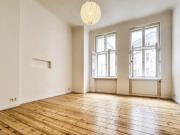 3 Zimmer Altbauwohnung in Oberrad Renoviert und mit Küche!
