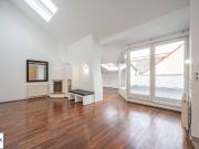 3 Zimmer DG Wohnung mit 2 hofseitigen Terrassen in der...