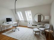 3 Zimmer DG Wohntraum mit Balkon Nähe Kutschkermarkt