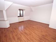 3 Zimmer DG Wohnung mit großer Küche, Bad mit Badewanne...