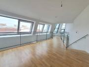 3 Zimmer DG Wohnung mit Terrasse im Stilaltbau Nähe...