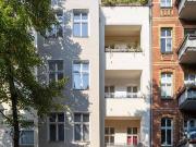 3 Zimmer Vorderhaus Altbauklassiker mitten im Kiez...