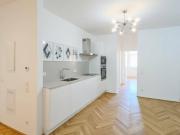 3 Zimmer Wohnung in direkter U Bahn Nähe 6 m² Freifläche...