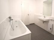 3 Zimmer Wohnung mit Aufzug, Loggia und Garage in...