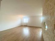 3 Zimmer Wohnung mit Loggia 4 km von Wiener Stadtgrenze...