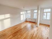 3 Zimmerwohnung mit Balkon im denkmalgeschützten MFH