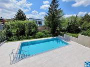 3 Zimmerwohnung mit Pool & Eigengarten!