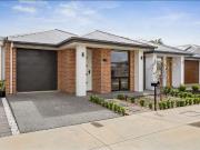 COURTYARD HOME IN THE HEART OF PROSPECT