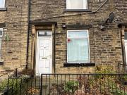 3beds Mid Terrace For Rent