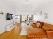 3BR Cozy Family Friendly Retreat in Hope Island – Ideal...