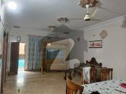 3rd Floor Flat 4 bed Lounge for Sale in Jamshad Road,...