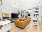 3XX 250 E 6TH AVENUE