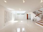 400 sqm 5 BR Duplex House for Rent at San Lorenzo...