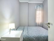 403079 Quarto com cama de casal em.