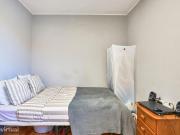 407878 Quarto com cama de casal em.
