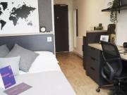 40 Bedroom Shared Living/roommate London London 90560523