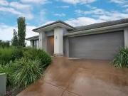 40 Shanahans Drive, Cranbourne North, VIC 3977