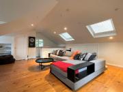 40 Windsor Crescent, Surrey Hills